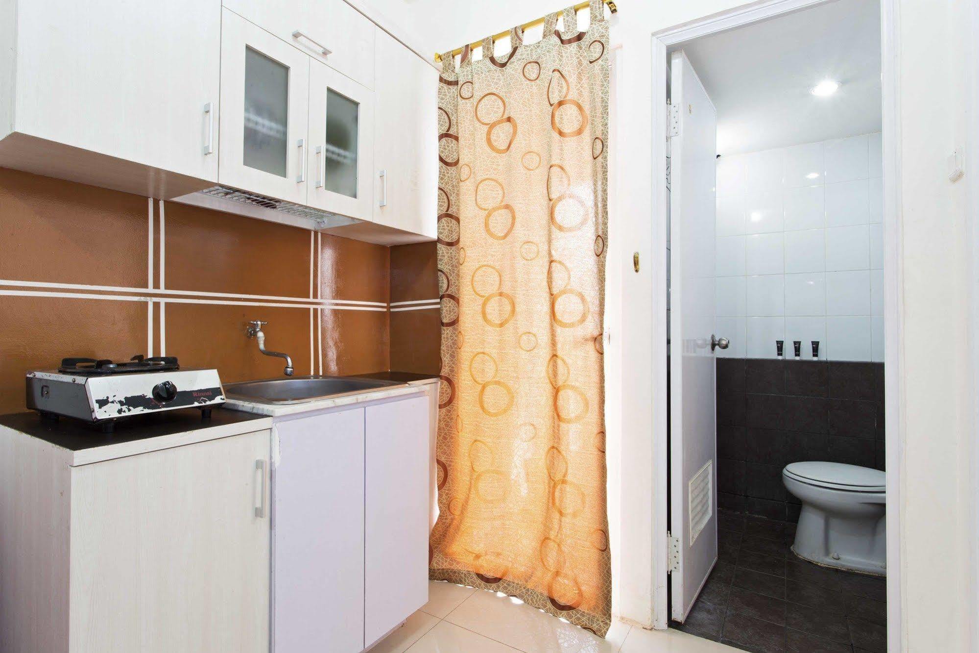 Reddoorz Apartment @ Green Pramuka 자카르타 외부 사진
