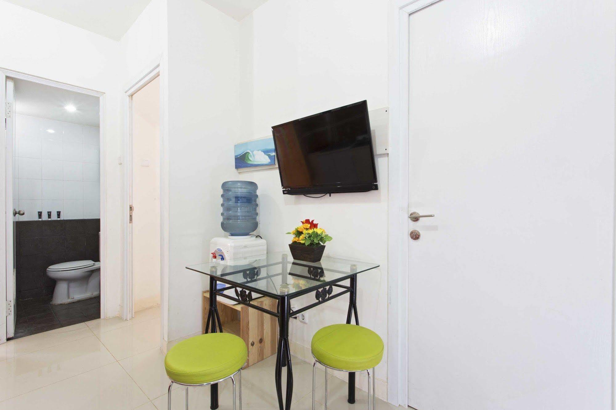 Reddoorz Apartment @ Green Pramuka 자카르타 외부 사진
