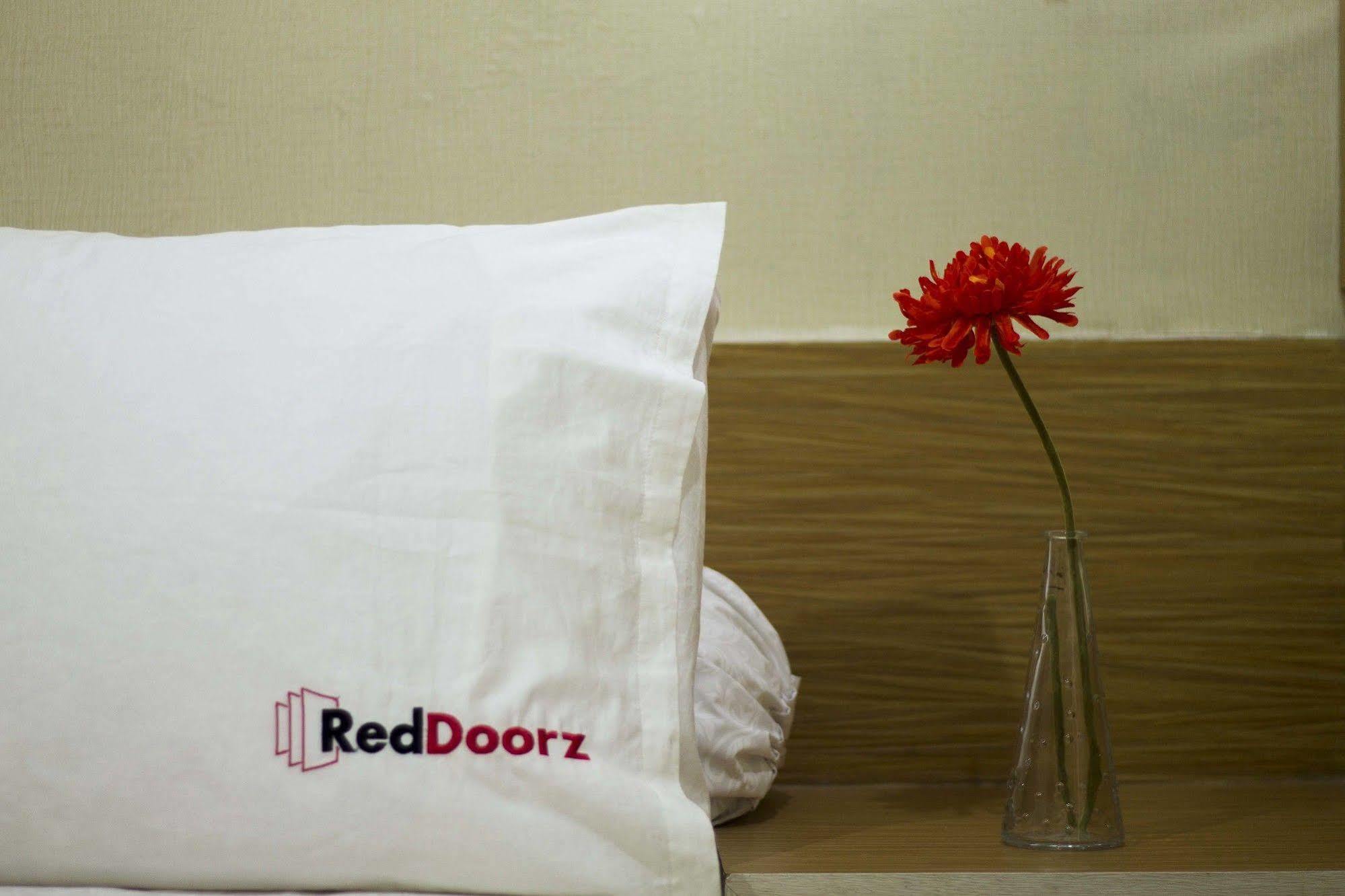 Reddoorz Apartment @ Green Pramuka 자카르타 외부 사진